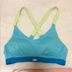 Victoria’s Secret VSX Sports Bra 32B